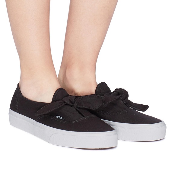 vans knotted black